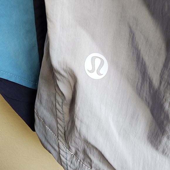 Lululemon Evergreen Anorak Size 4 - Picture 3 of 5